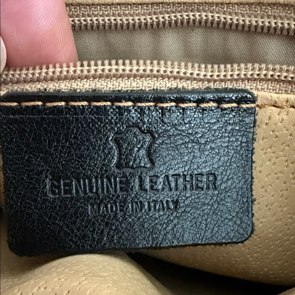 Italian Leather | Made In Italy | Black Shoulder Bag - Picture 3 of 8